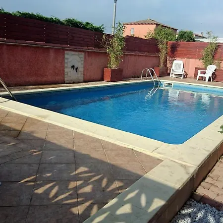 Dans Avec Piscine - A 500m *