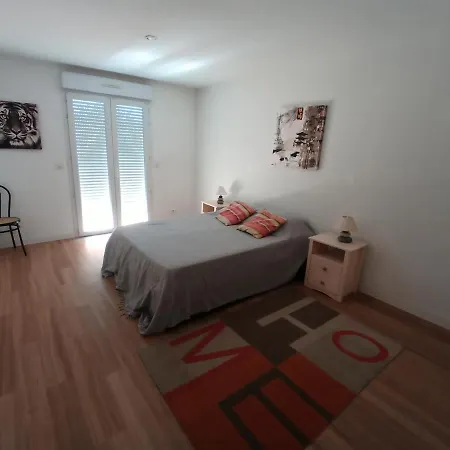 Apartment Dans Avec Piscine - A 500m